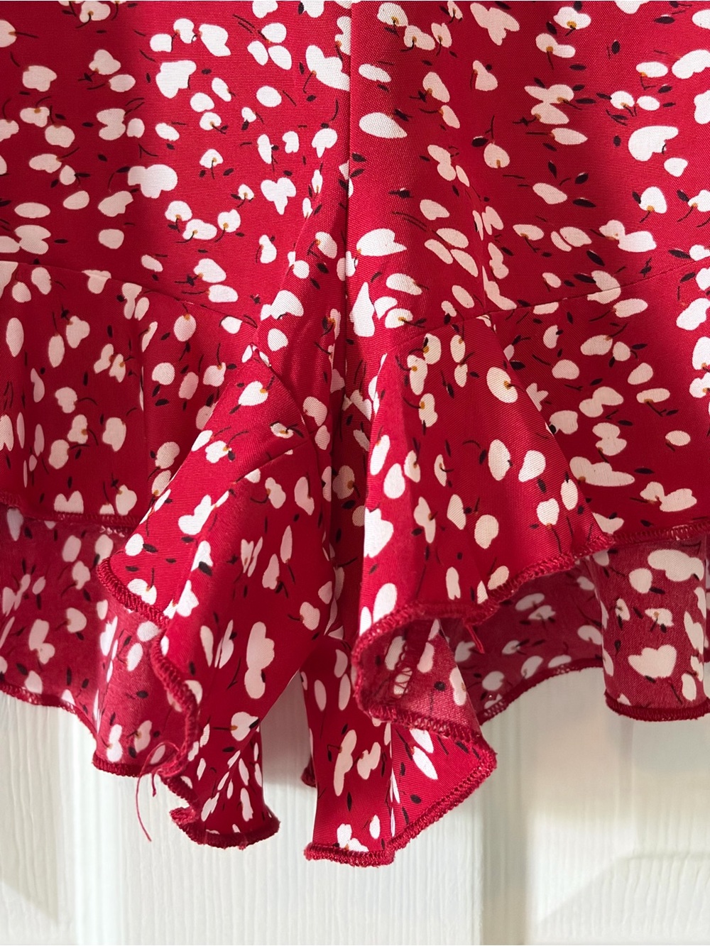 SHEIN Red Halter V-Neck Printed Romper ties around the neck - Picture 4 of 8
